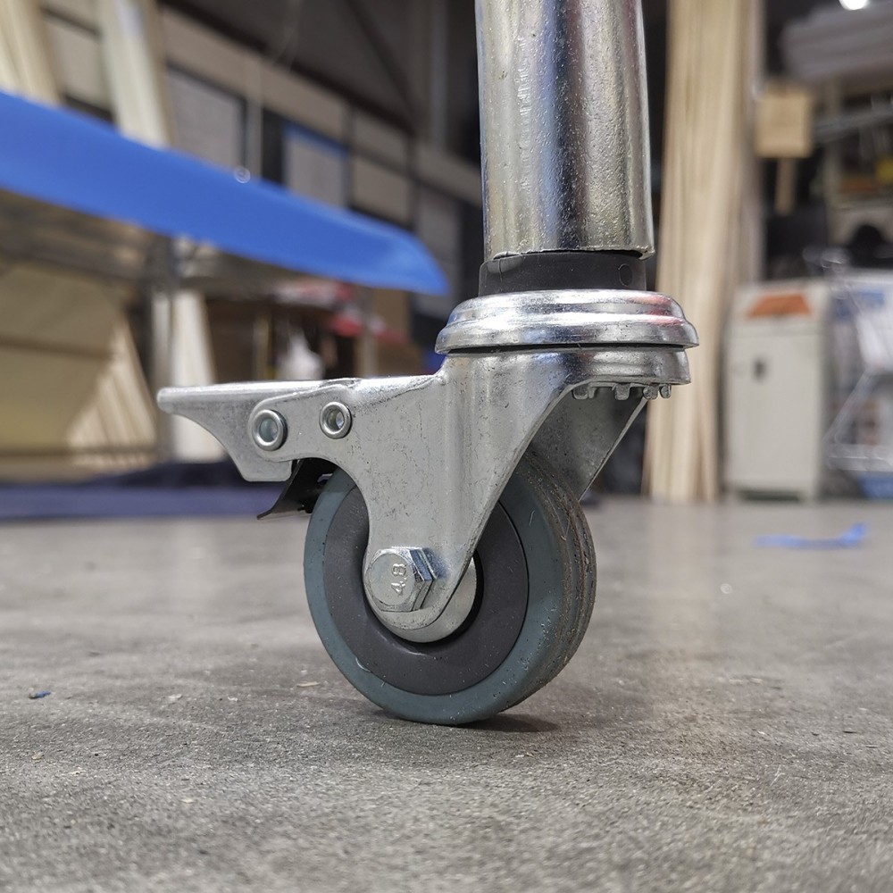 Porte habit long fixe avec roulettes acier et rallonges - Penderie | Matériel Forain