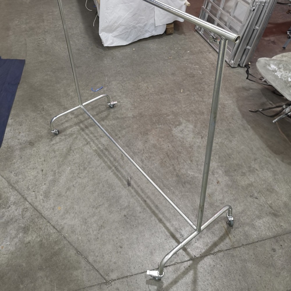 Porte habit long fixe avec roulettes acier et rallonges - Penderie | Matériel Forain