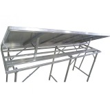 Large table with adjustable, reclining incline – Market stall table for fruit and vegetable vendors | Matériel Forain